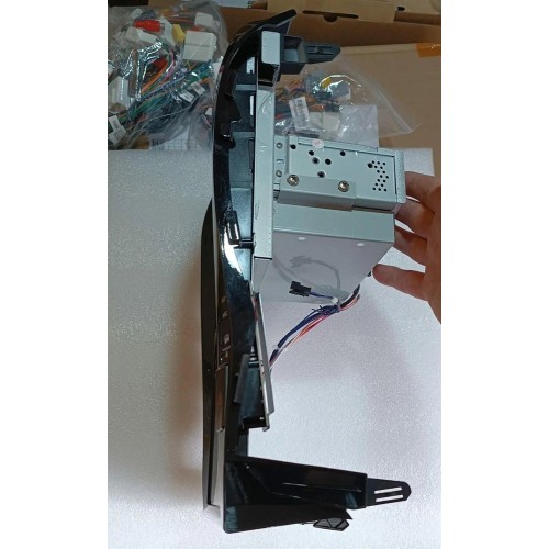 Магнитола Тесла CarMedia ZF-1816-GE Tesla-Style для Toyota Land Cruiser 200 2007-2015 на Android 13.0
