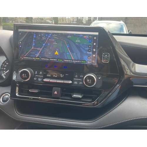 Штатная магнитола CarMedia YL-T1215L для Toyota Highlander 2022+ на Android 13.0